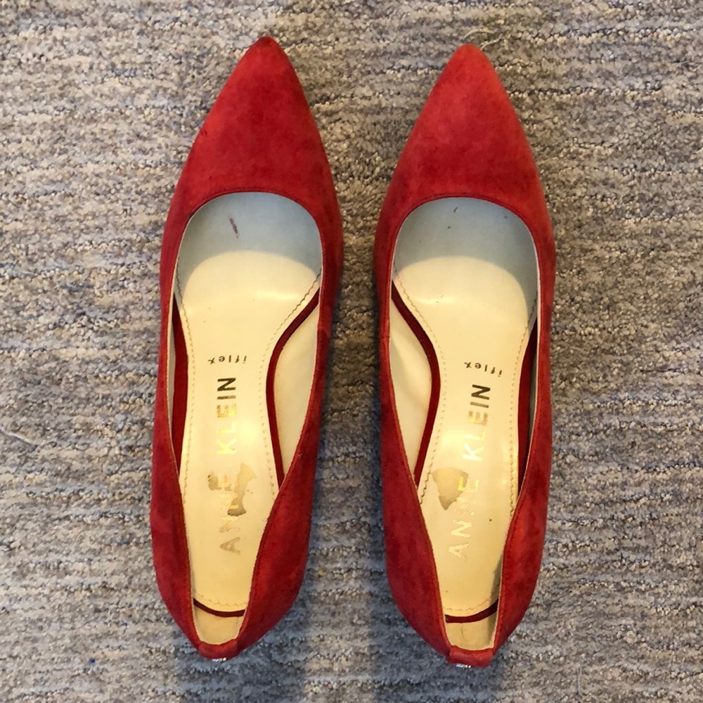 Anne Klein Suede Red Pumps EUC Leather Size 8 1/2 closed pointed toe design